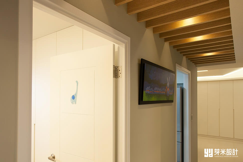 天花板格柵延伸空間感-台中室內設計推薦