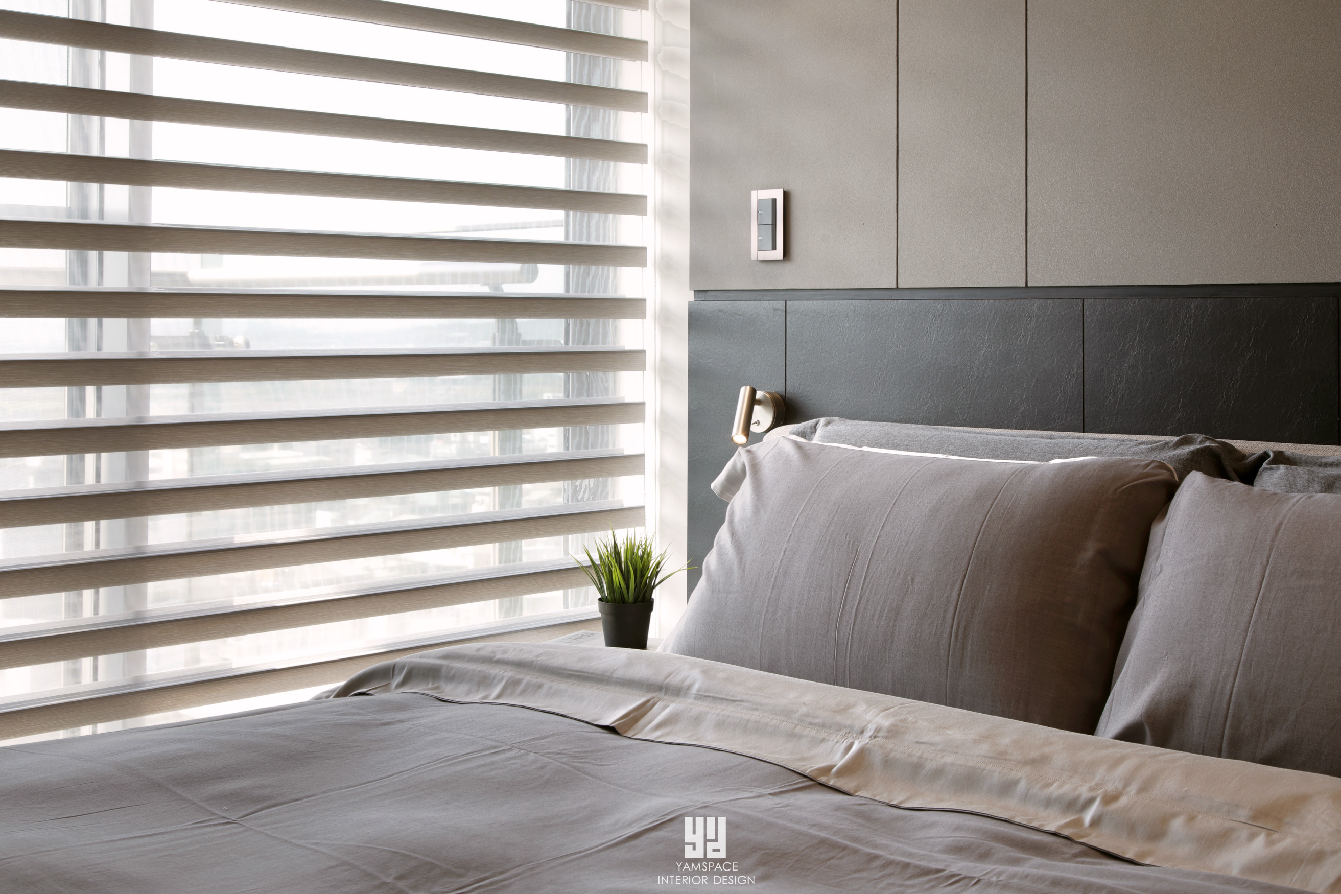 可調整式窗簾讓陽光照入臥室-台中室內設計推薦