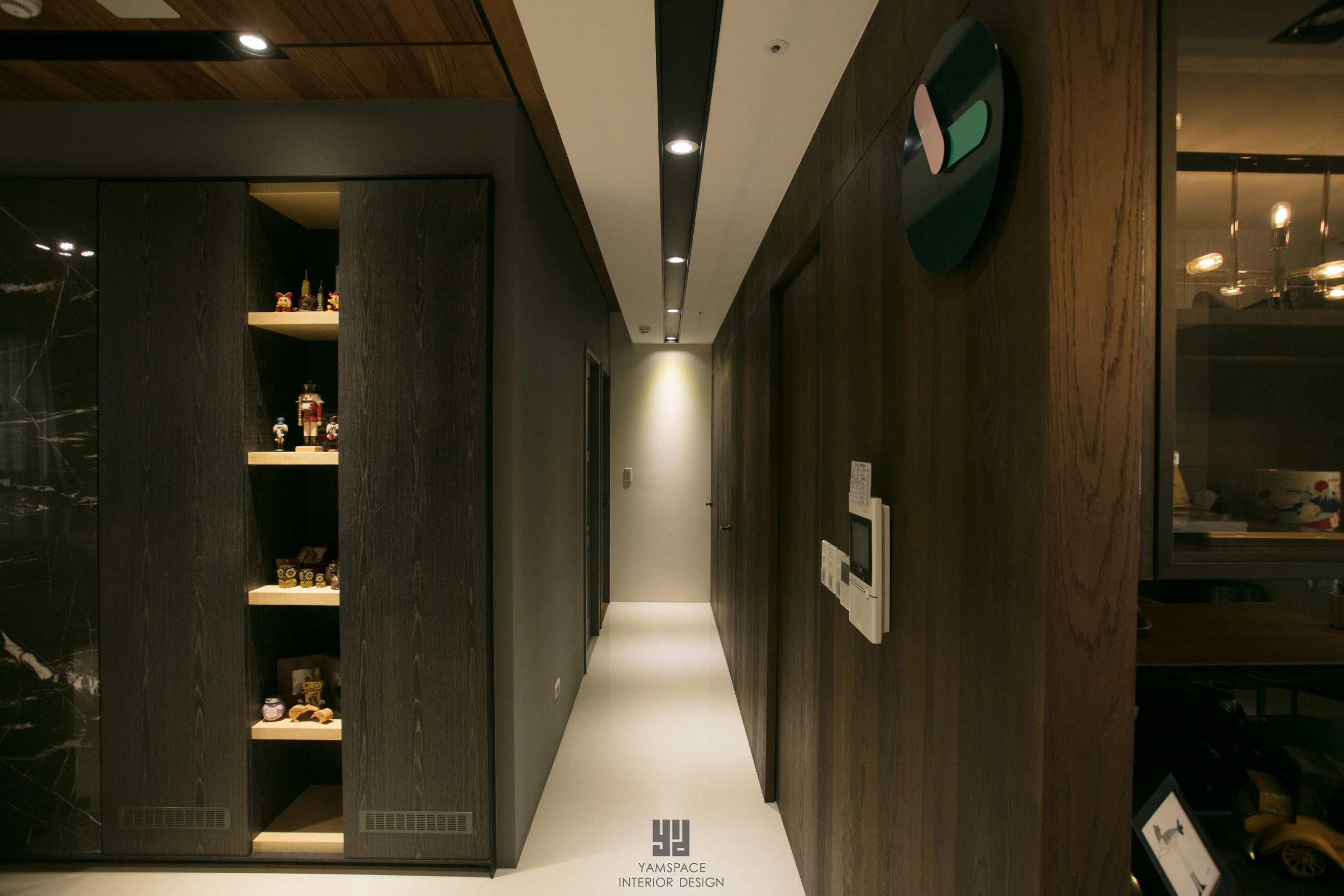 收納櫃區隔兩處空間-台中室內設計推薦