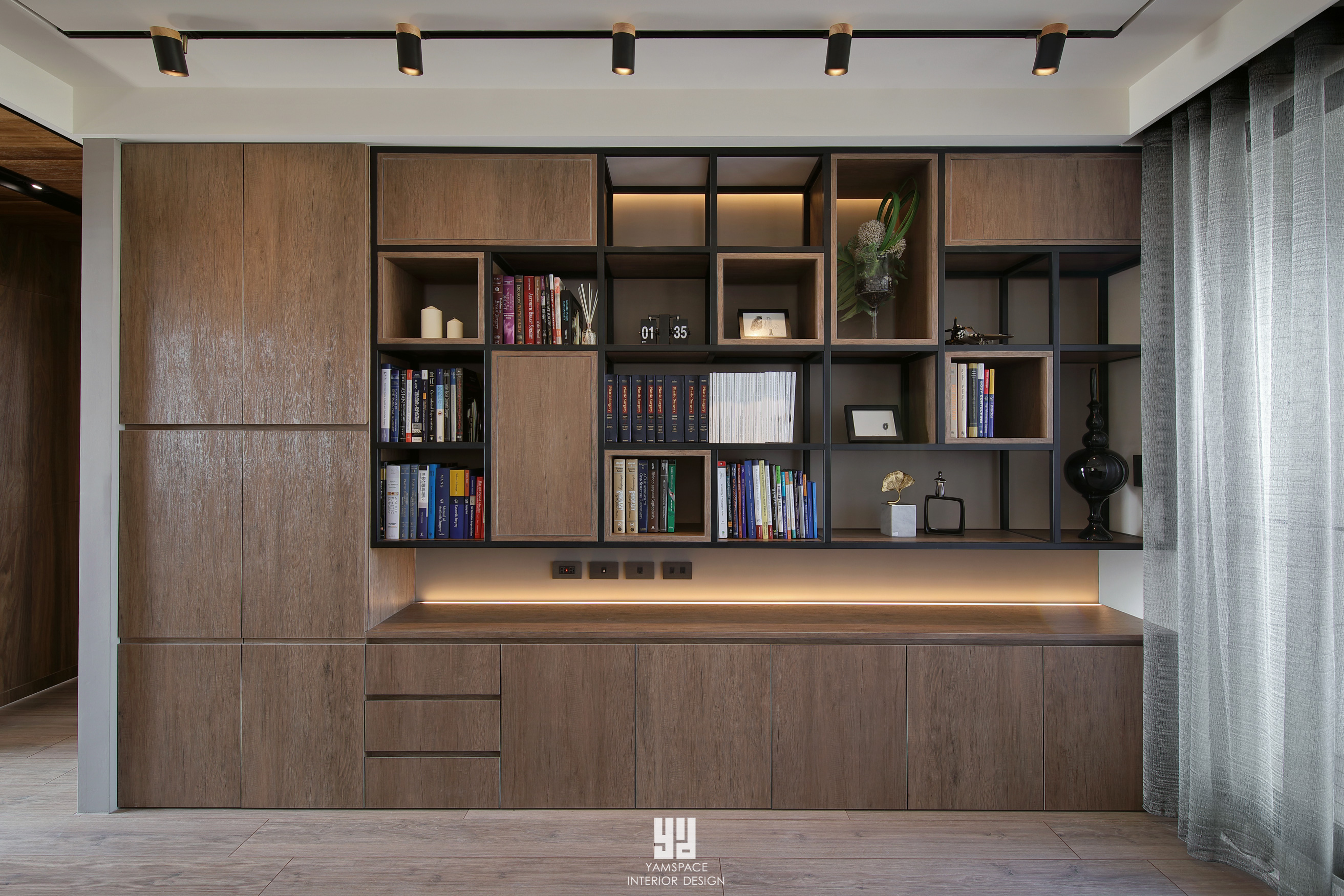 多層次的收納書櫃-華廈住宅空間設計案例