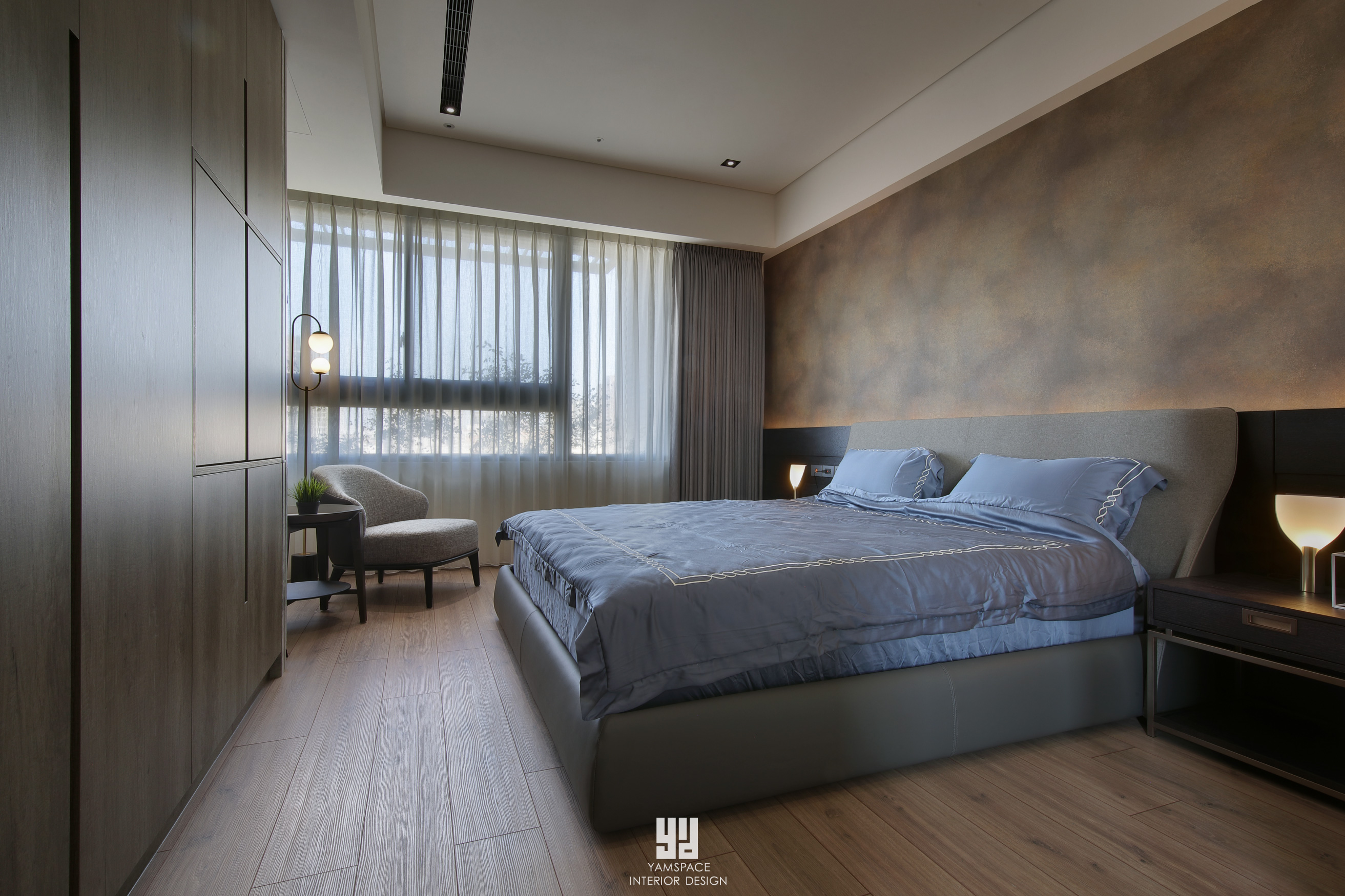臥室以木質紋理呈現內斂風格-華廈住宅空間設計案例