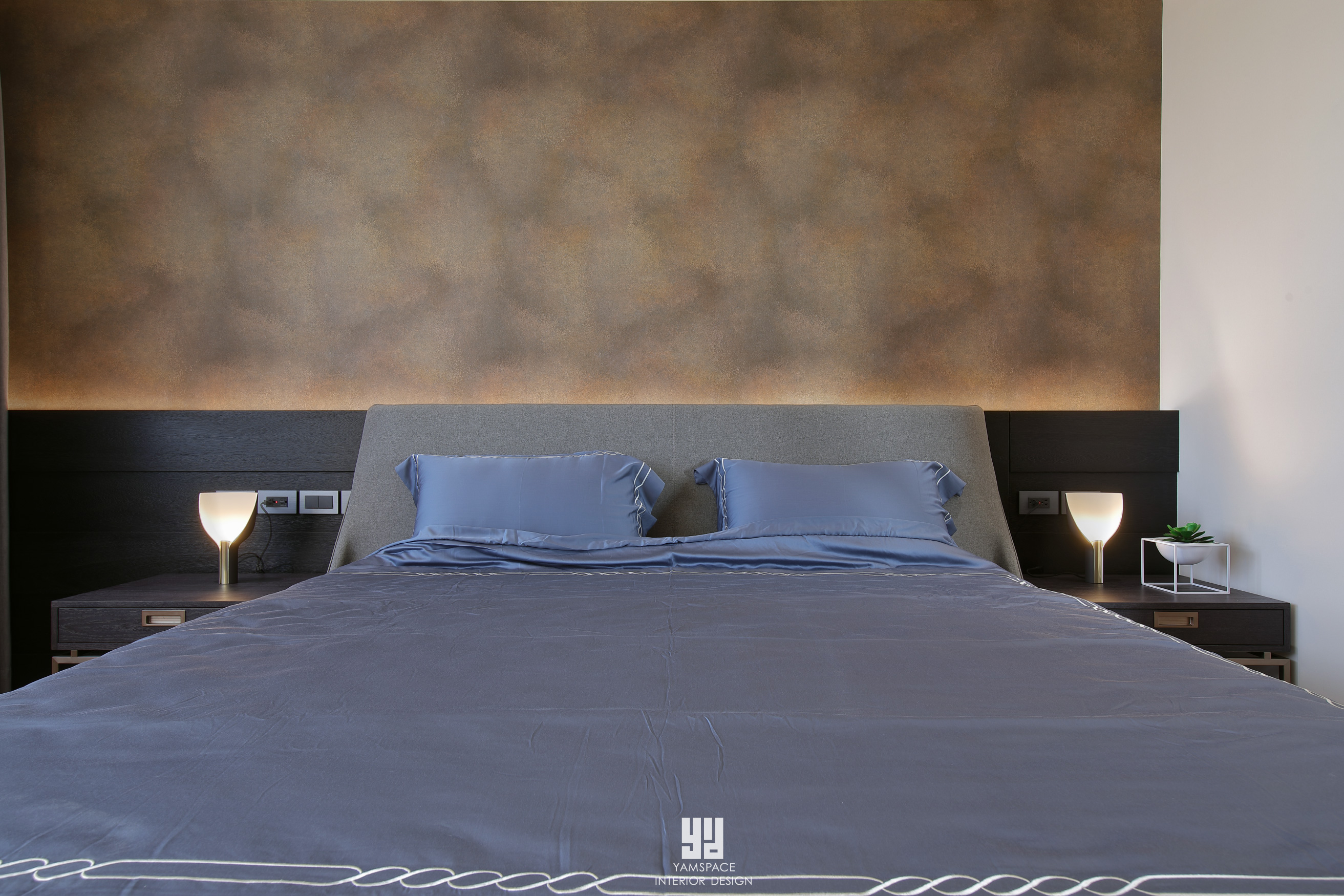 藍色絲絨材質床組-華廈住宅空間設計案例
