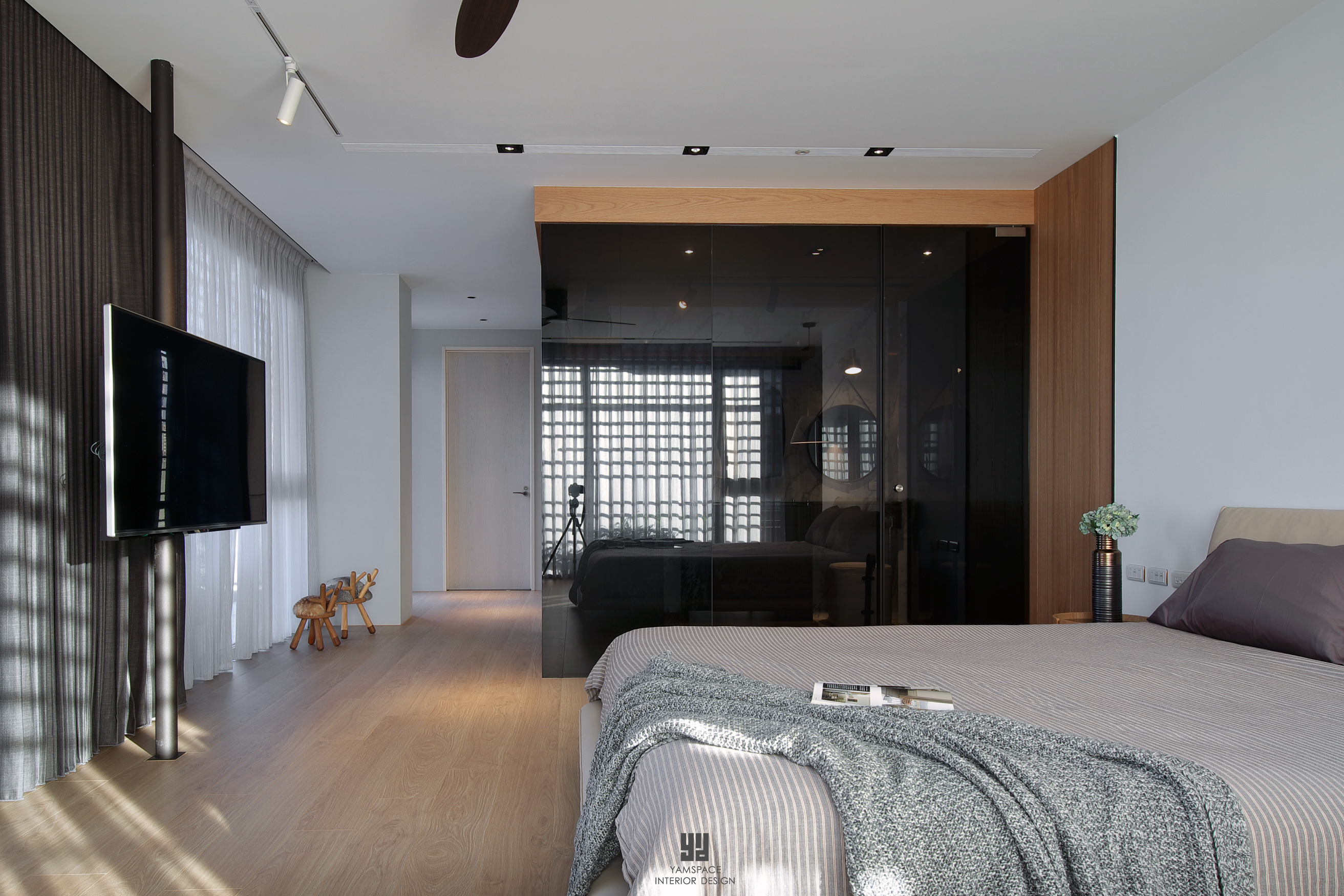 黑色玻璃隔間-華廈住宅空間設計案例
