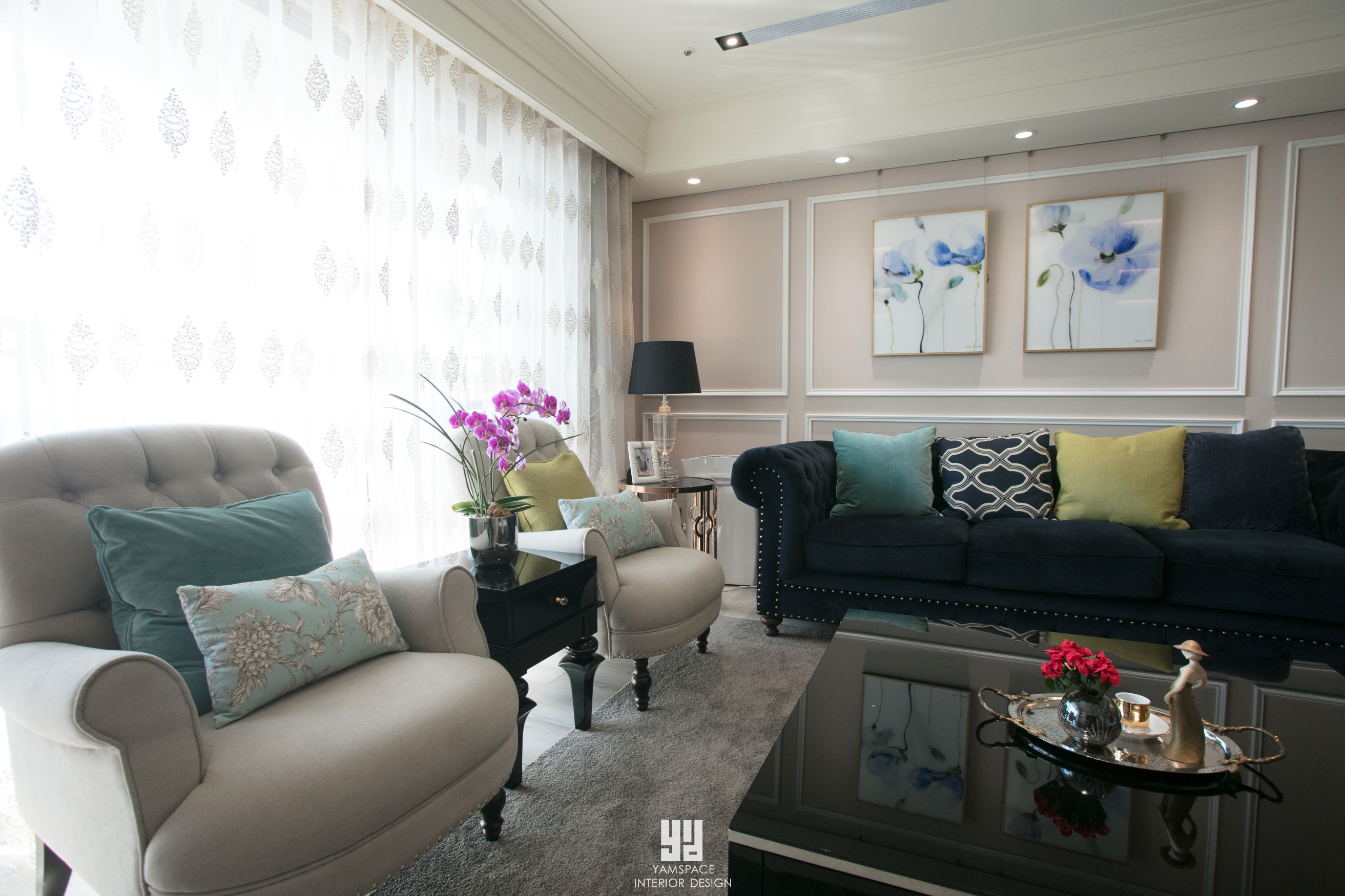 自然光源充足的客廳-華廈住宅空間設計