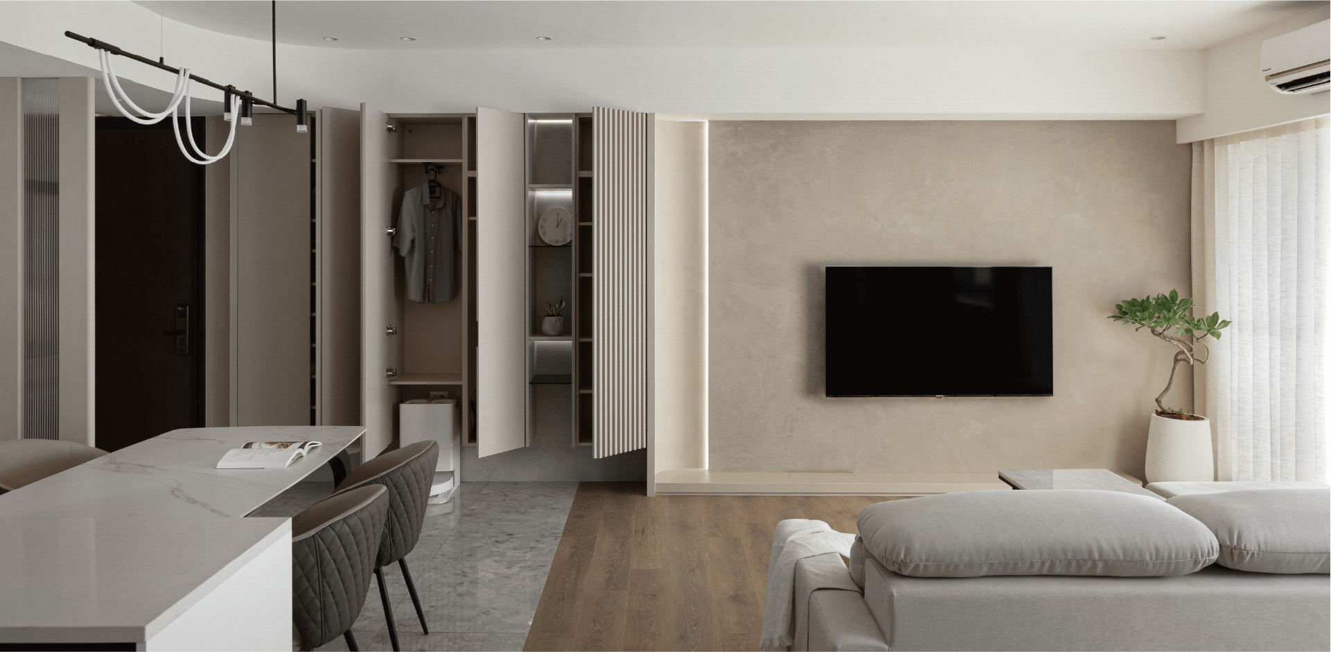 現代簡約風室內設計案例，溫暖木質調客廳，隱藏式收納櫃與弧形天花板設計，打造簡約且高機能的生活空間——芽米設計