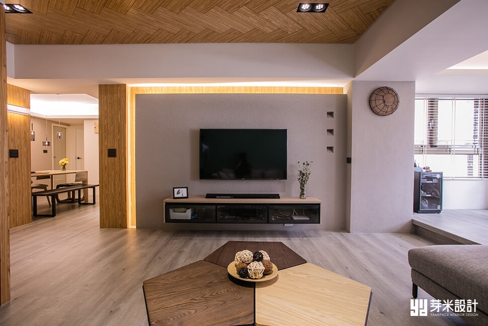 大量採用木質素材的客廳-台中室內設計公司