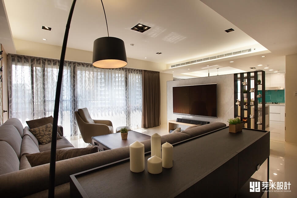 簡約俐落的淨白天花板-台中室內設計公司