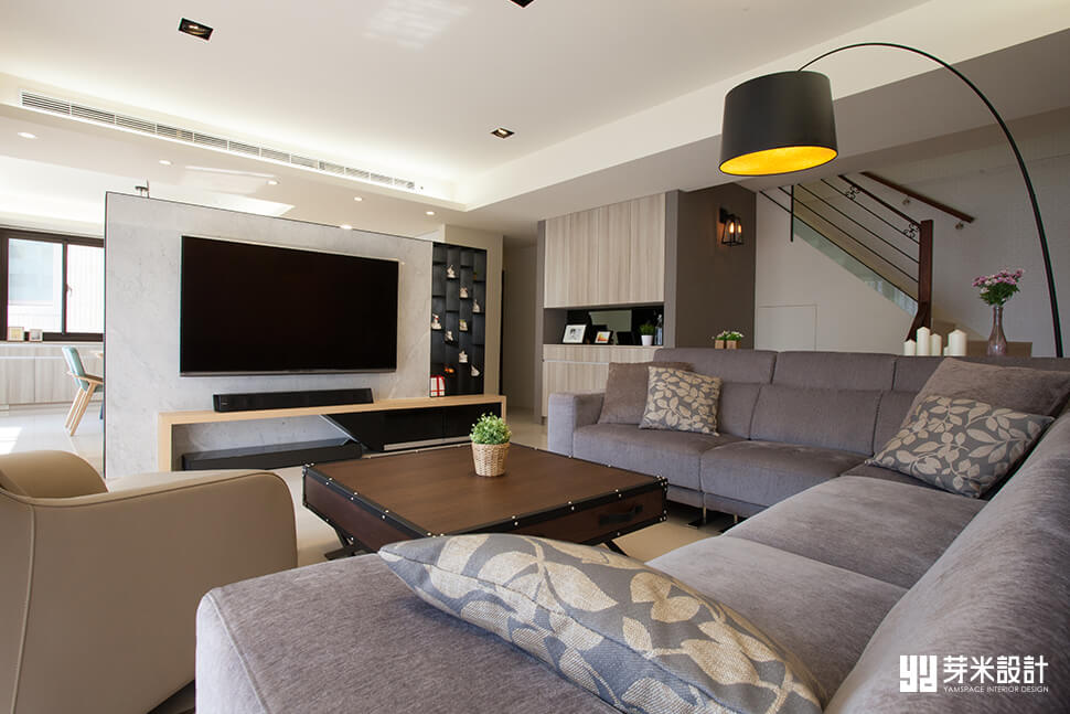 白與灰搭配的客廳-客廳空間設計