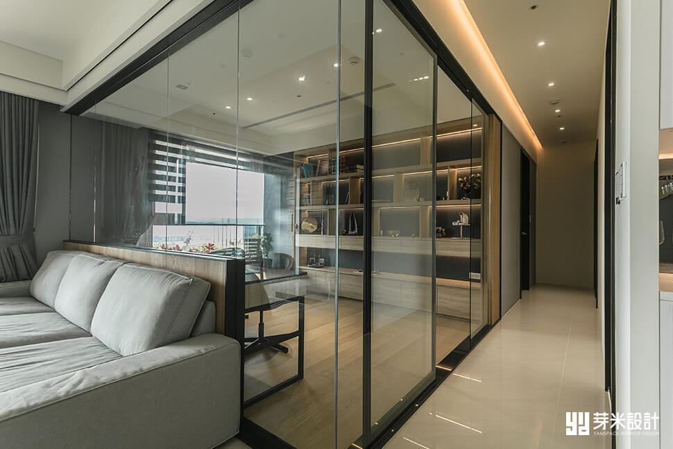 透明玻璃滑門-台中室內設計公司