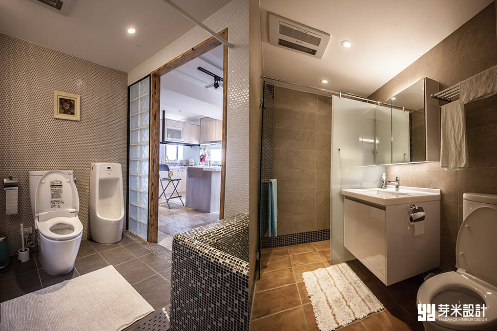 採用大量馬賽克貼磚的浴室-台中室內設計公司
