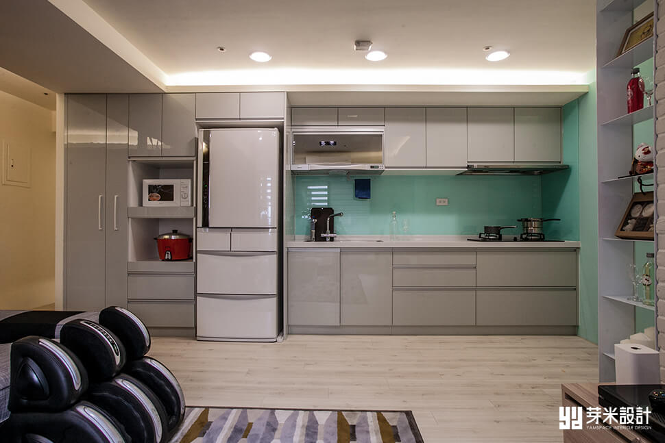 廚房內湖水綠烤漆玻璃-小空間設計