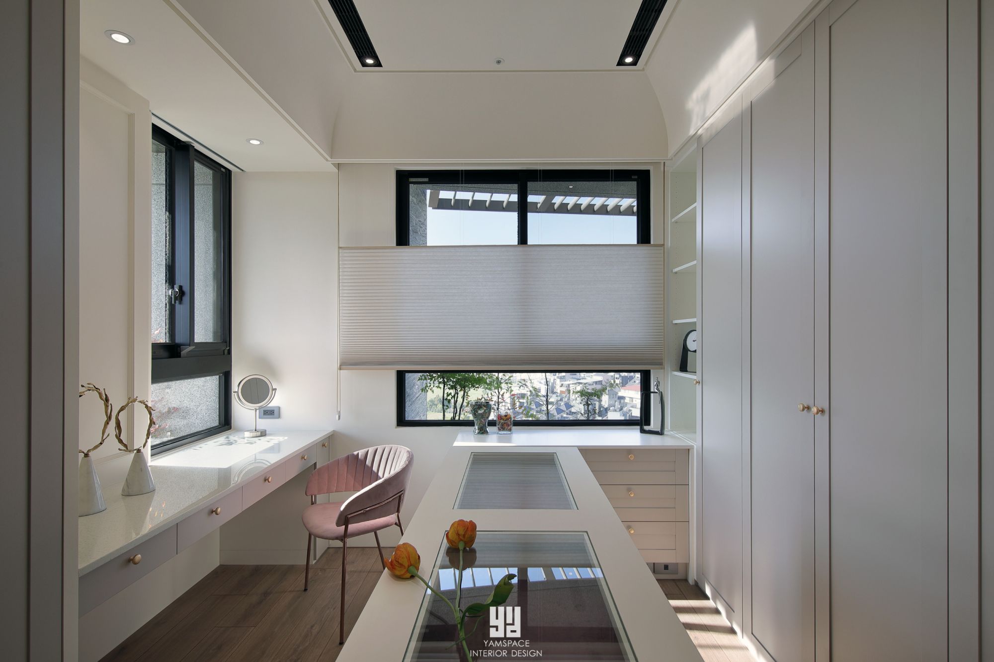 純白色系更衣室-華廈住宅空間設計案例