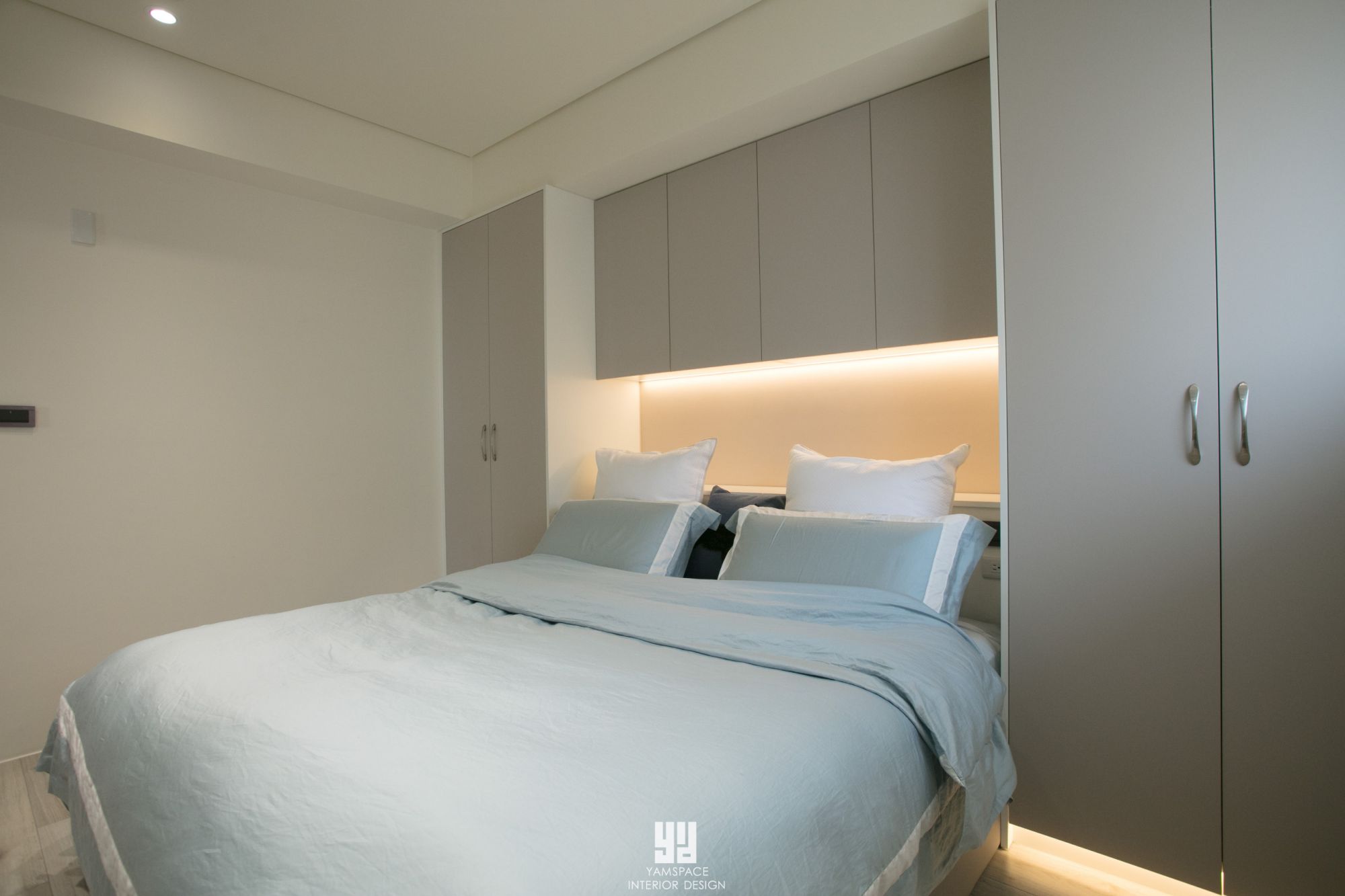 淺藍色床組-華廈住宅空間設計