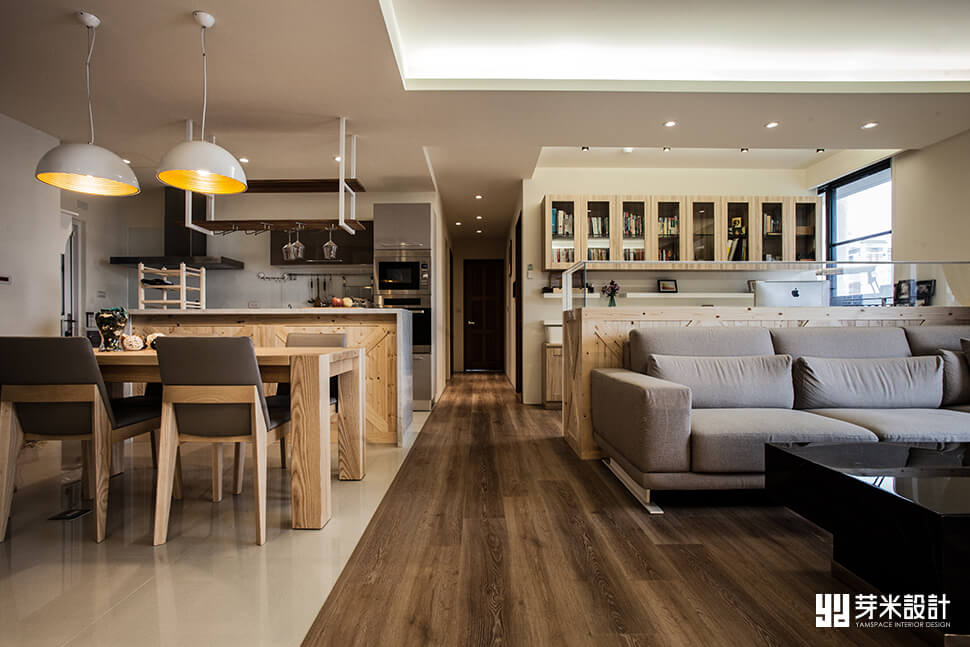 劃分兩區域的木紋地板-台中室內設計推薦