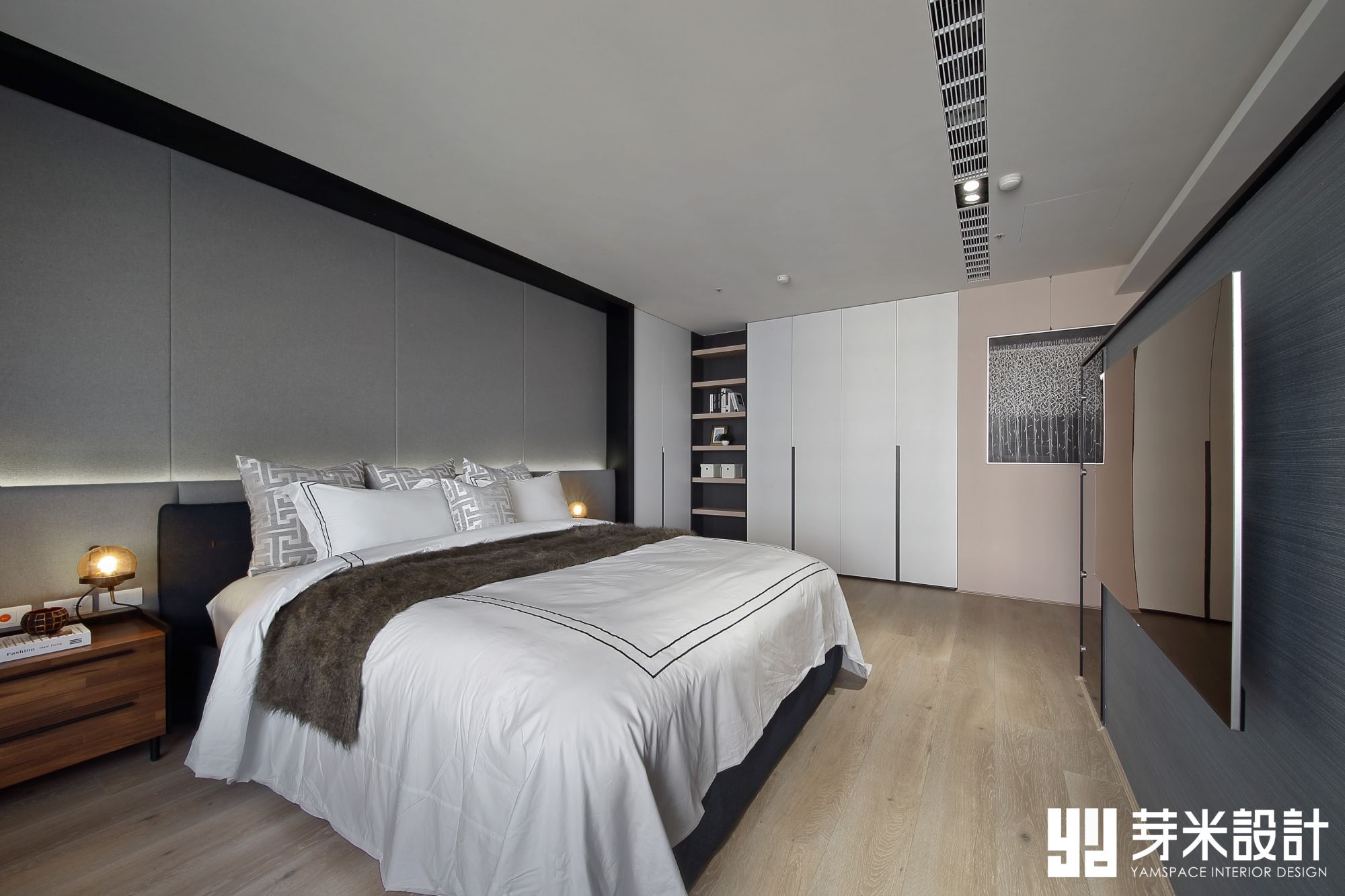 淺灰配白的臥室更加有質感-台中室內設計公司