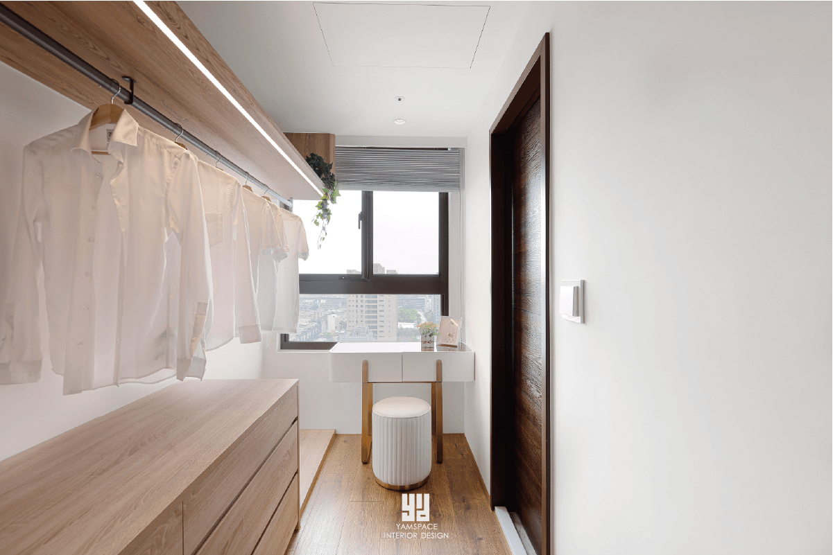 單側採光提供給更衣室及衛浴空間